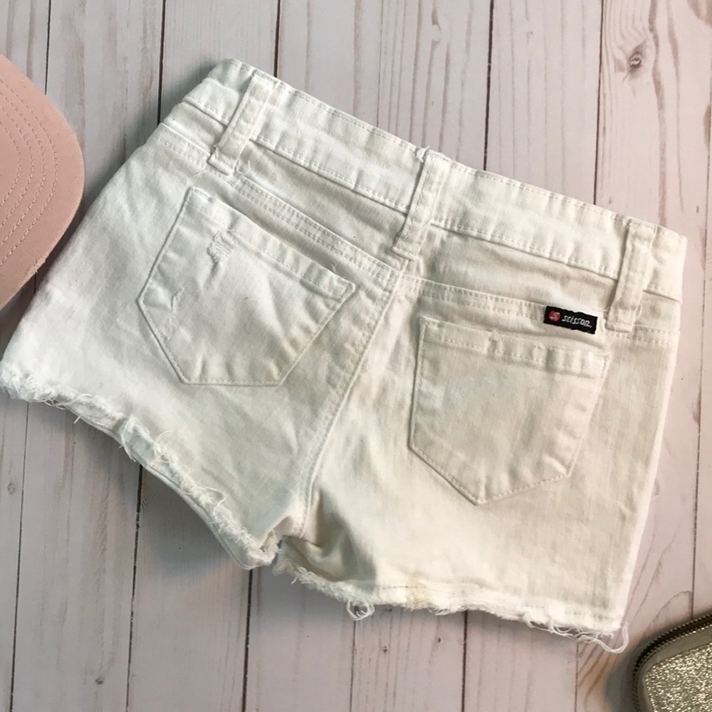 Cute Ripped Shorts🌤 - Picture 2 of 3